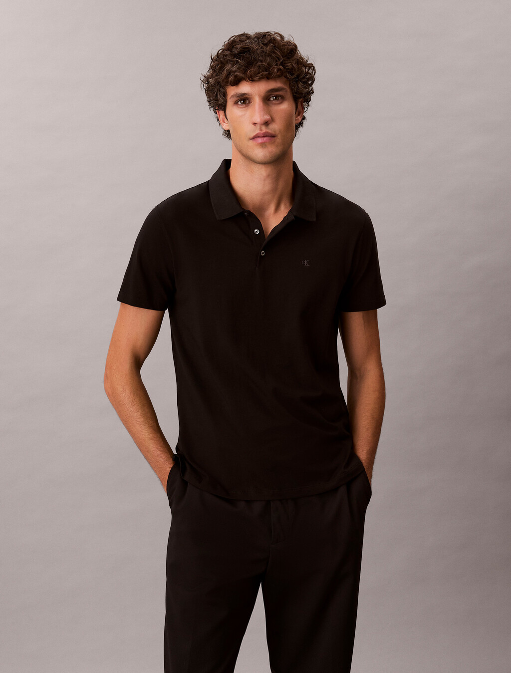 Polo ajustado de algodón elástico