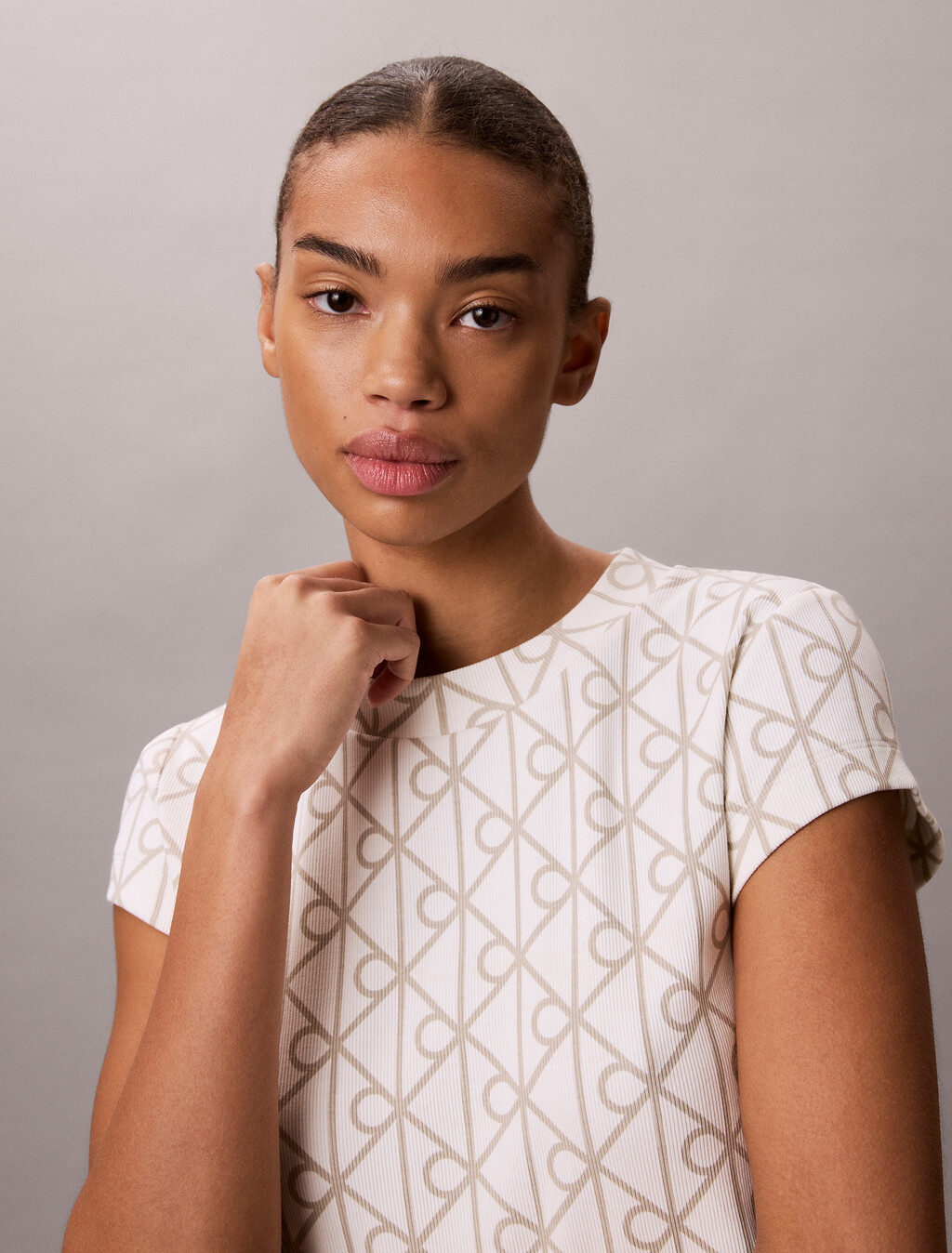 Camiseta ajustada para bebé con monograma