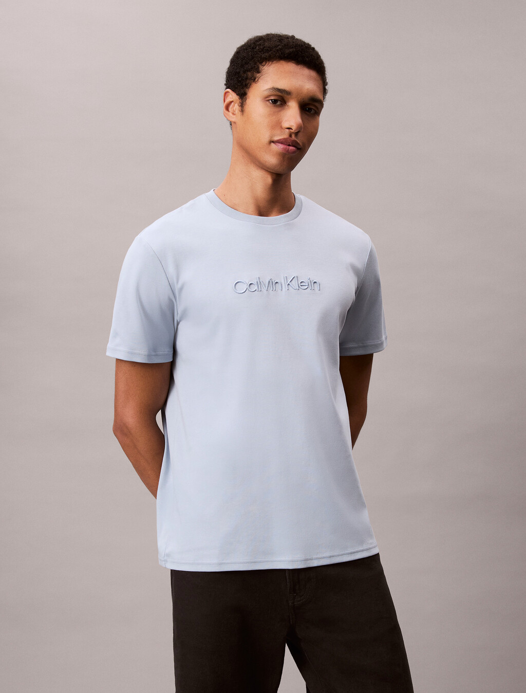 Camiseta con logo de corte clásico