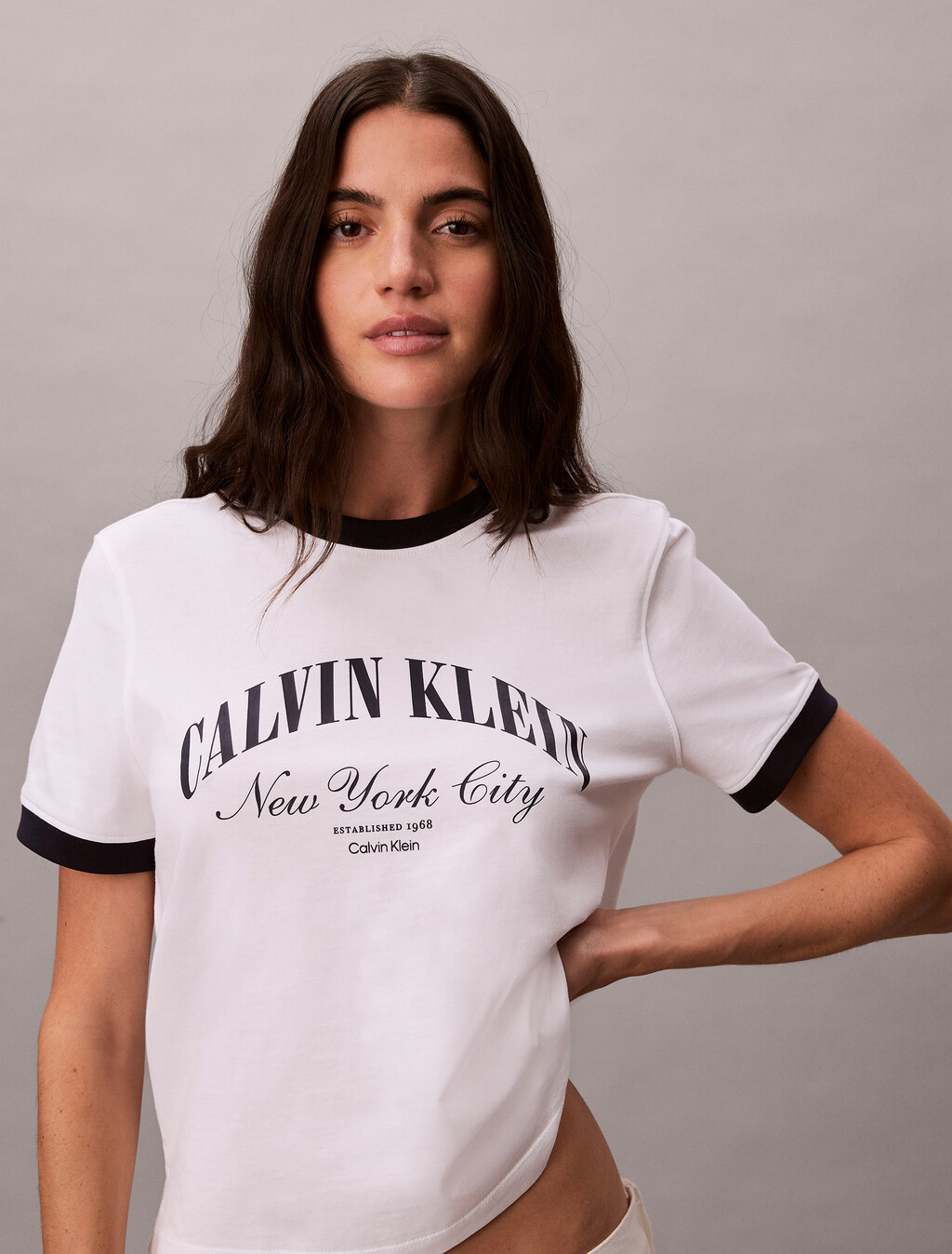 Camiseta de cuello redondo con logo hereditario