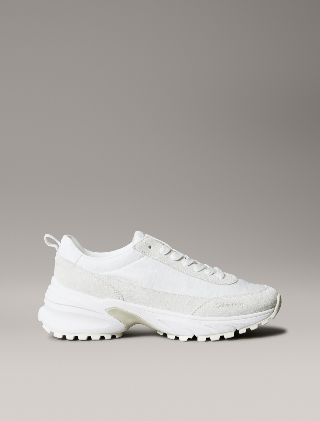 Zapatillas de nylon con detalles de ante y logo emblemático