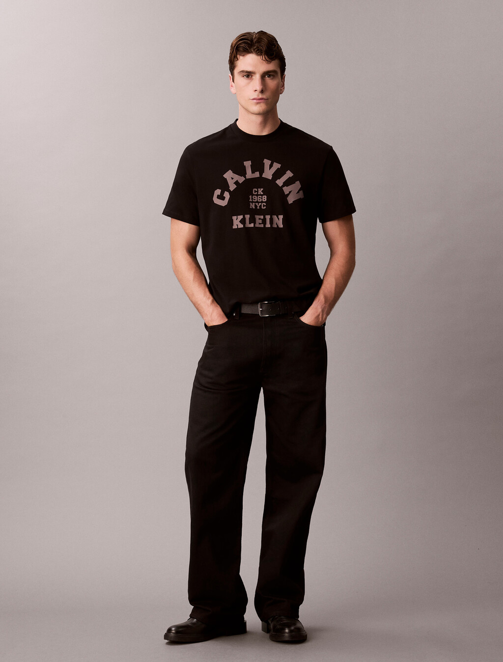 Camiseta suelta con estampado de logotipo de Varsity