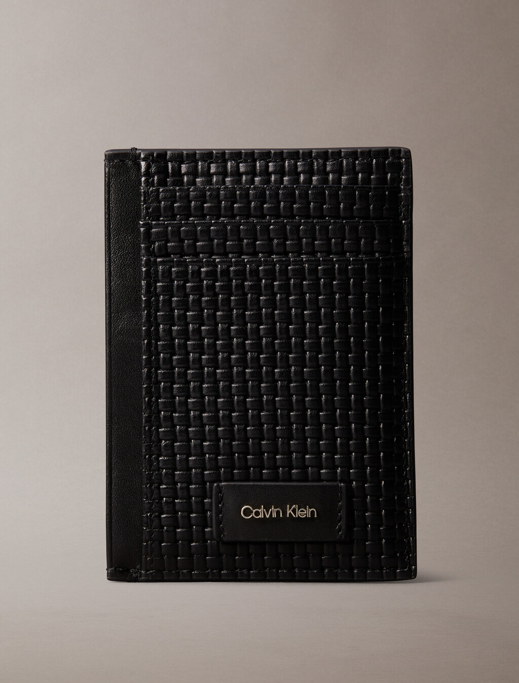 Funda de tarjetas tejida con relieve