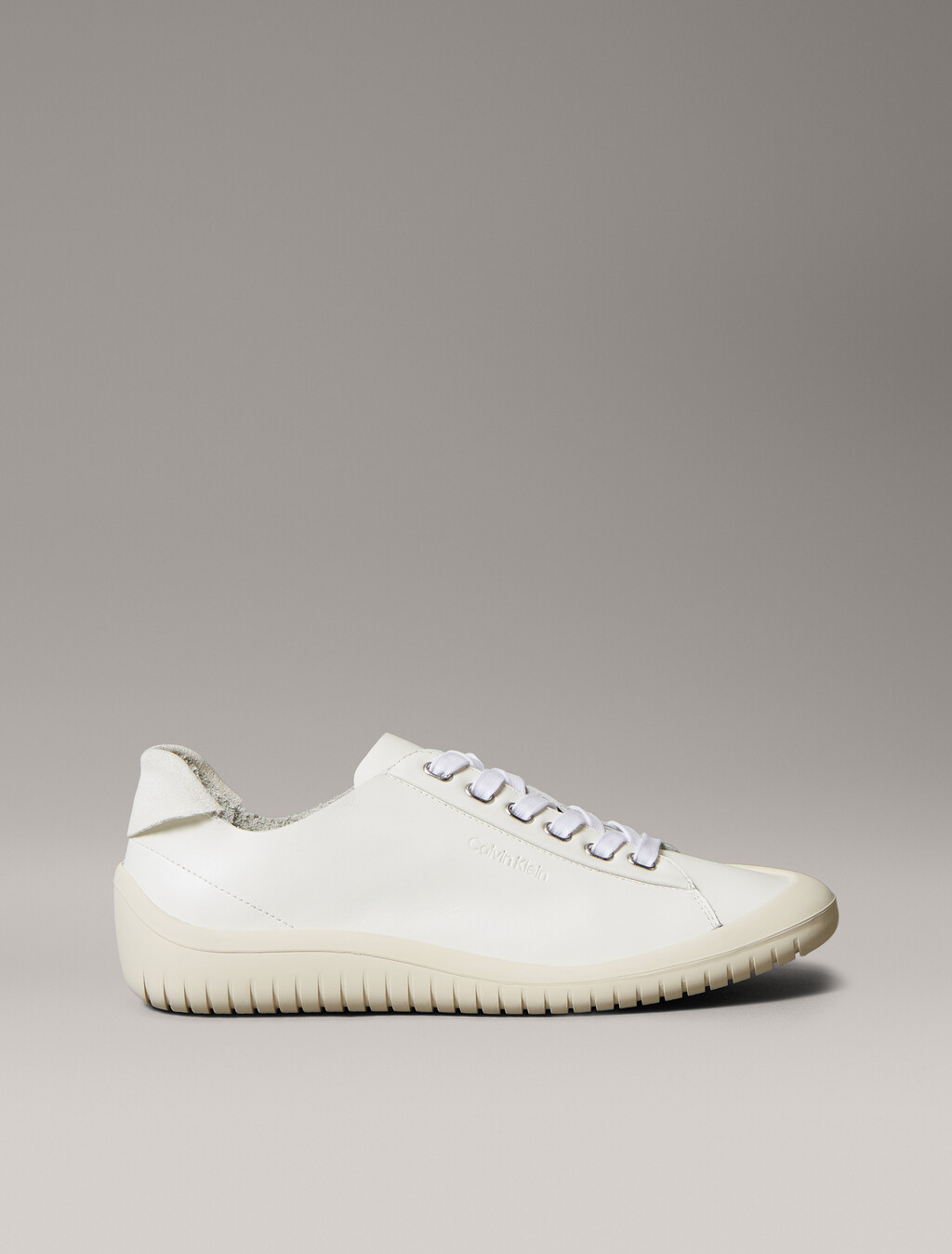 Zapatillas híbridas de cuero suave