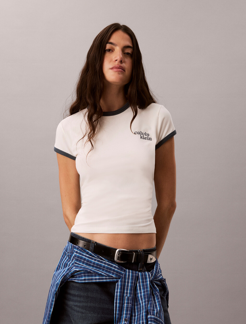 Camiseta de manga corta con logotipo bordado