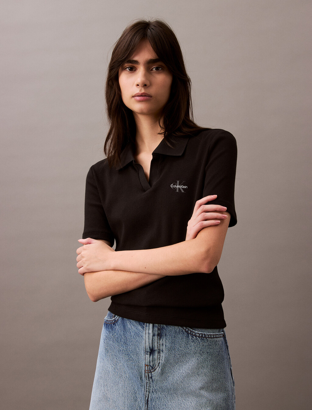 Polo Slim Essential con cuello en V