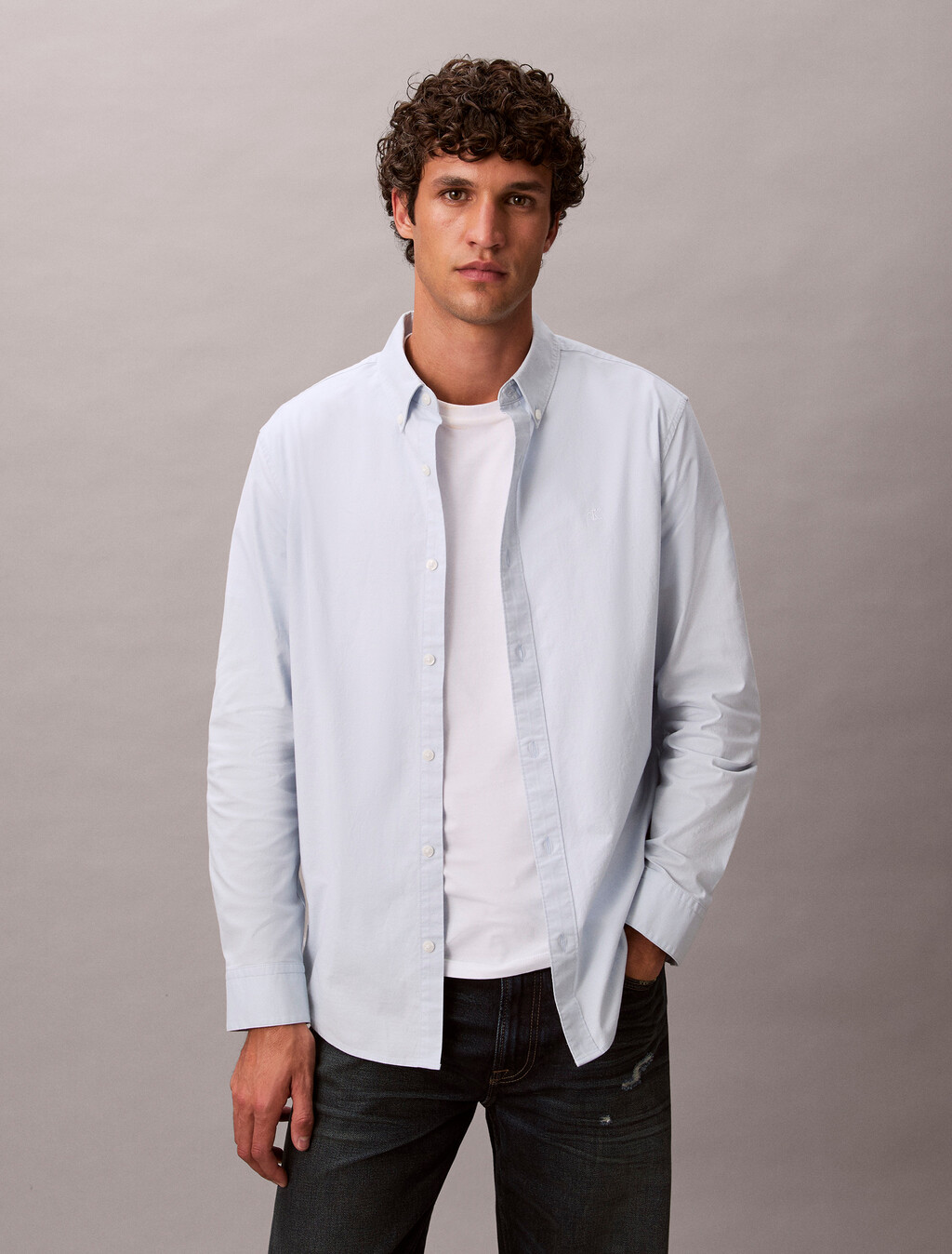 Camisa Oxford clásica de botones de color sólido