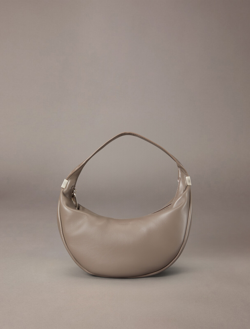 Bolso de media luna suave con pinchado CK