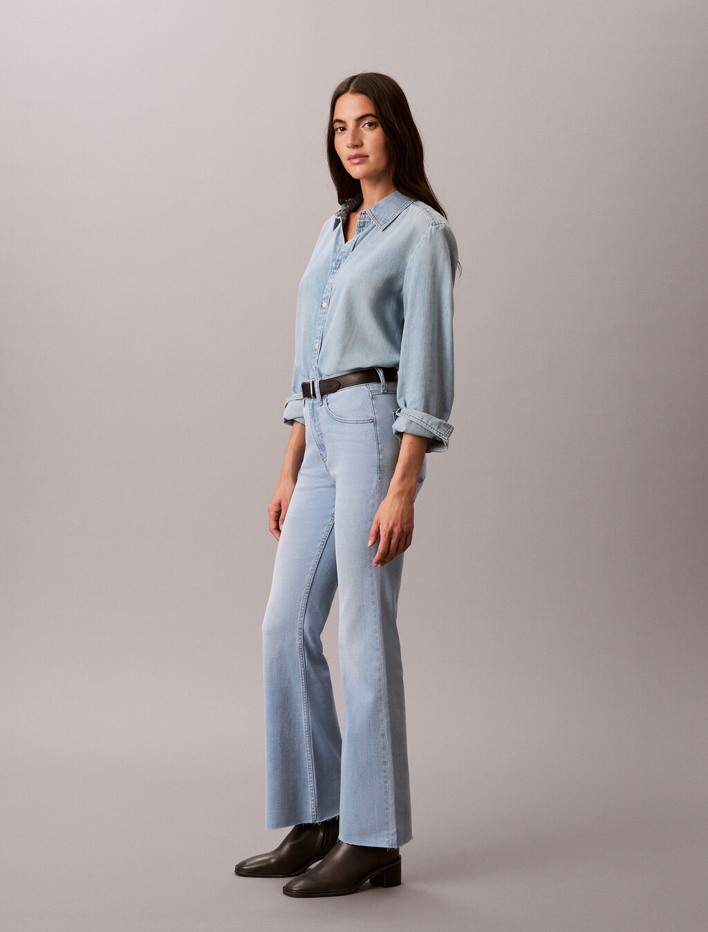 Pantalones vaqueros de corte asiático 37.5 con cintura alta y pernera abierta