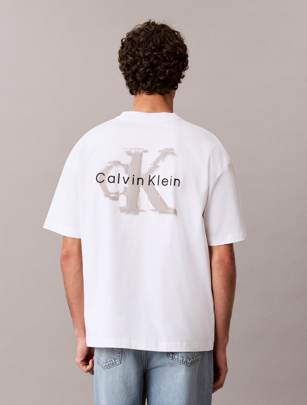 Camiseta Oversized con Monograma Relieve