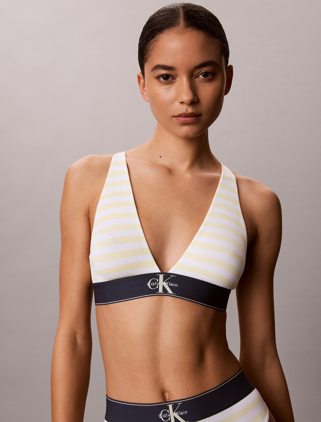 Bralette Triangular - Microfibra Elástica con Gráfico de Monograma