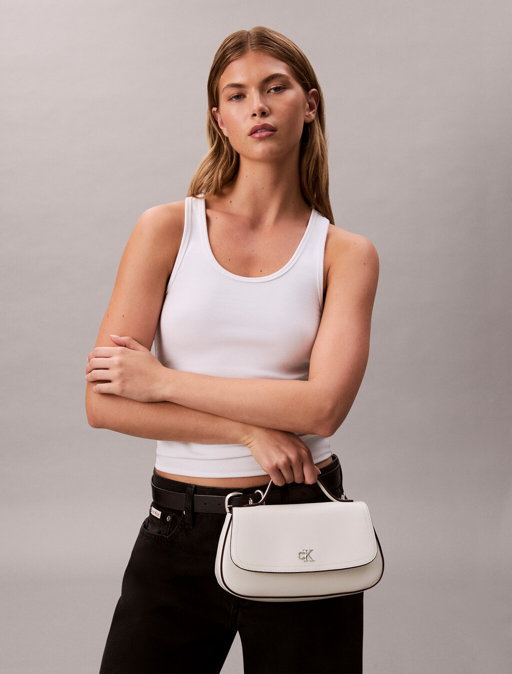 Bolso bandolera con logotipo monograma