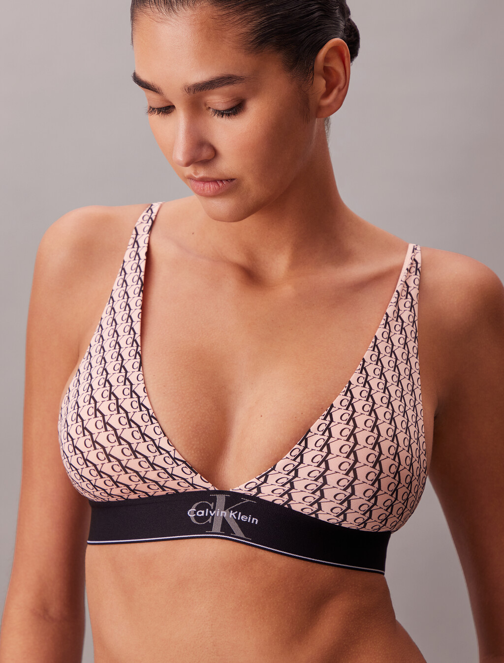 Bralette Triangular - Microfibra Elástica con Estampado de Monograma Gráfico