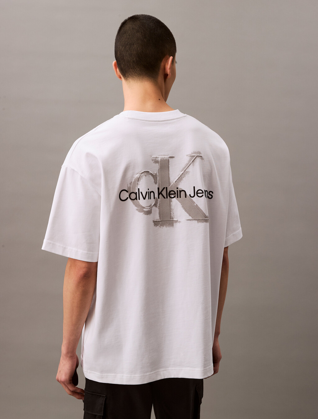 Camiseta Oversized con Monograma Relieve