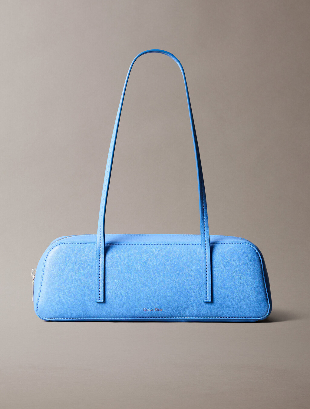 Bolso de hombro con logotipo metalizado