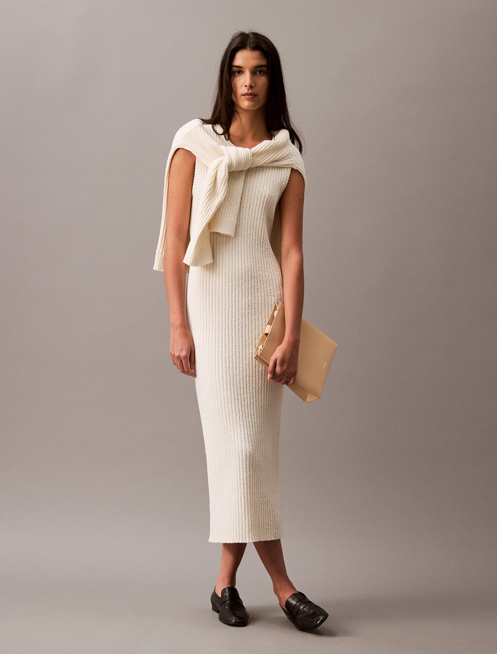 Vestido de suéter midi con cuello redondo y hebilla