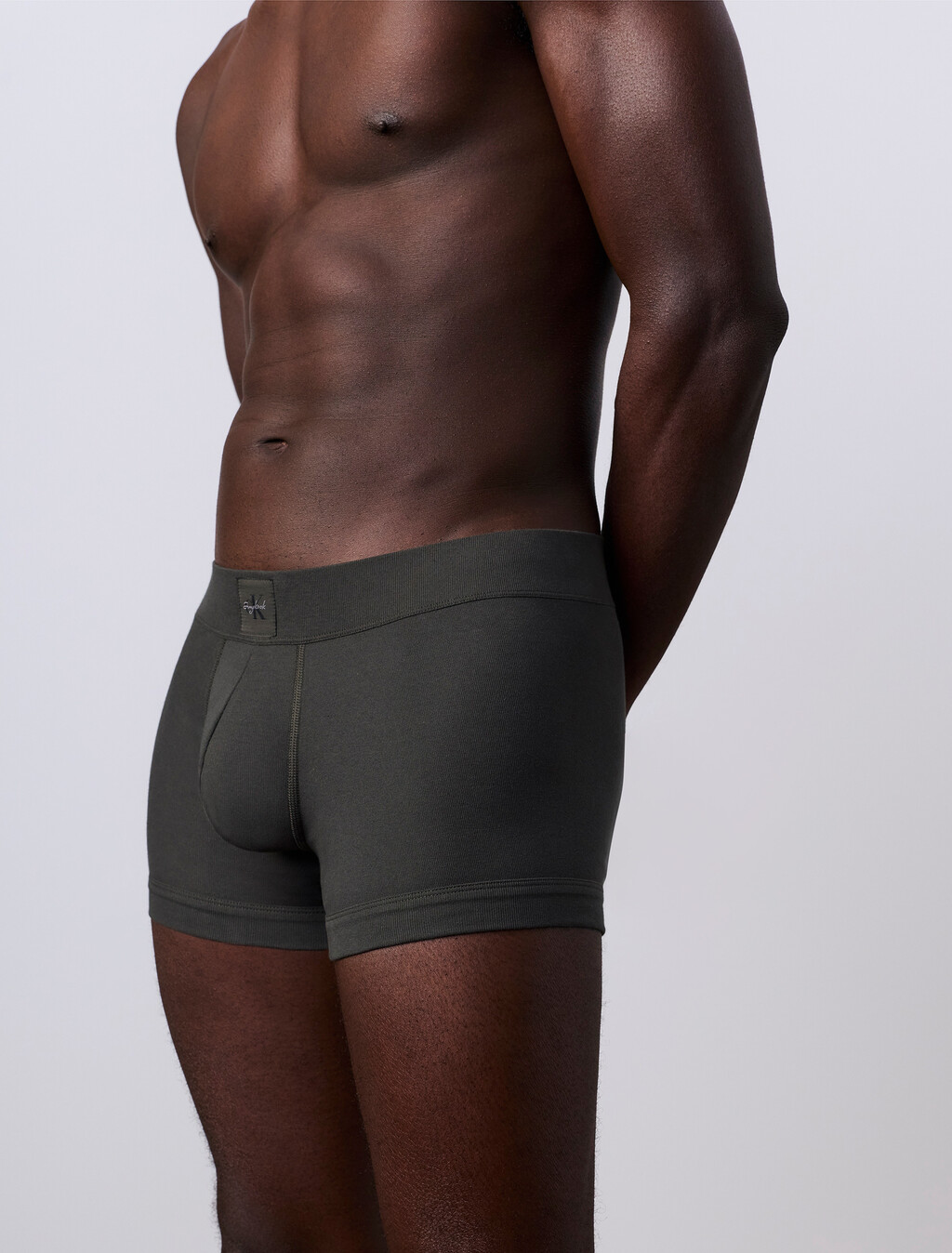 Jung Kook para Calvin Klein Heritage Cotton Monologo Trunk