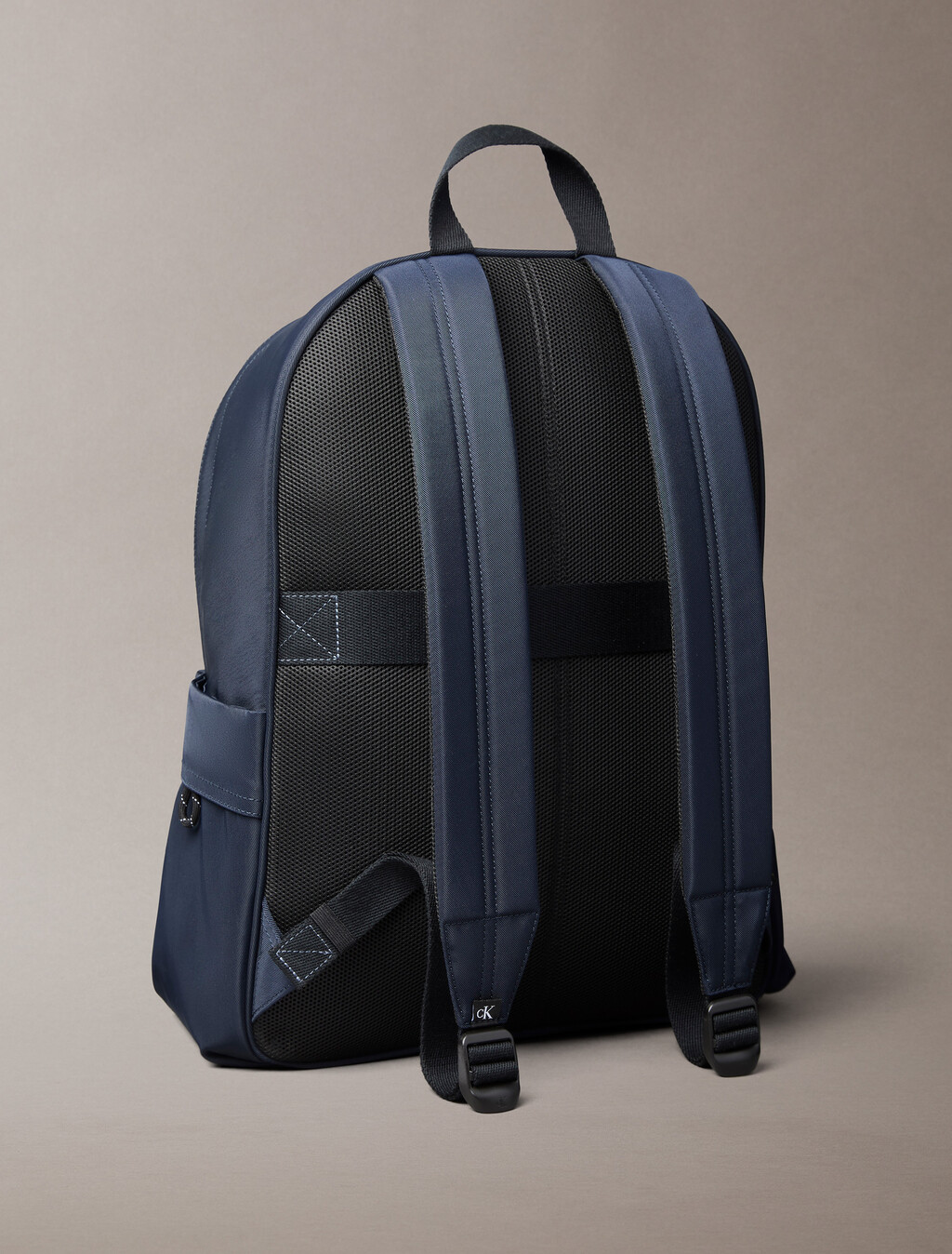 Mochila con logotipo monograma de nailon